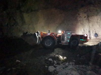 【国之重器】龙8头号玩家机械WJ-8地下铲运机出口外洋正式投产！！！